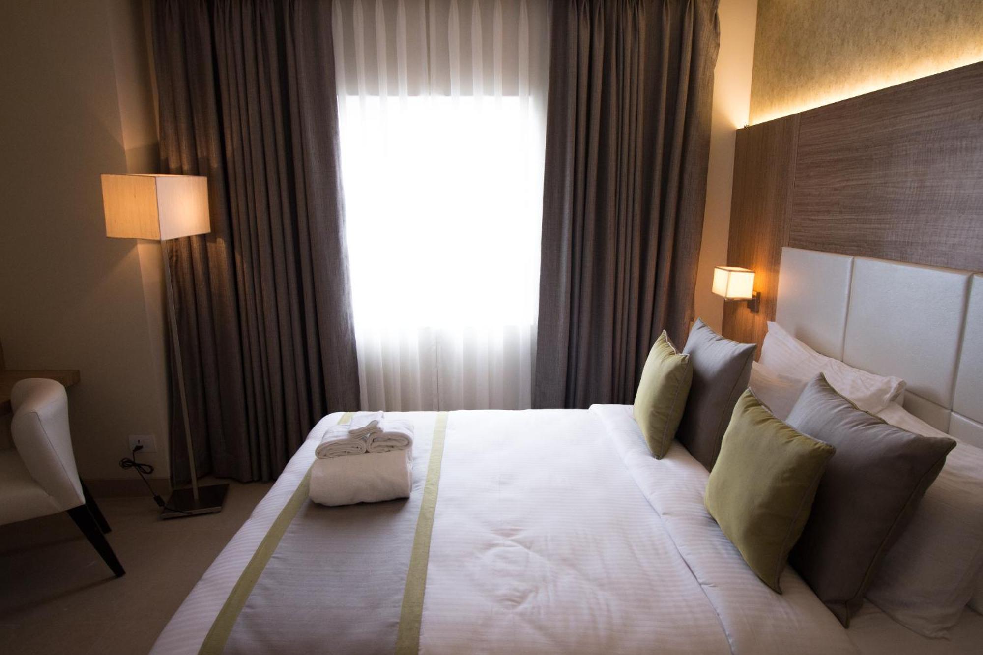 The Maureen Calcutta Chambre photo